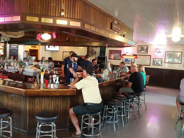 Chuck's Lakeshore Inn